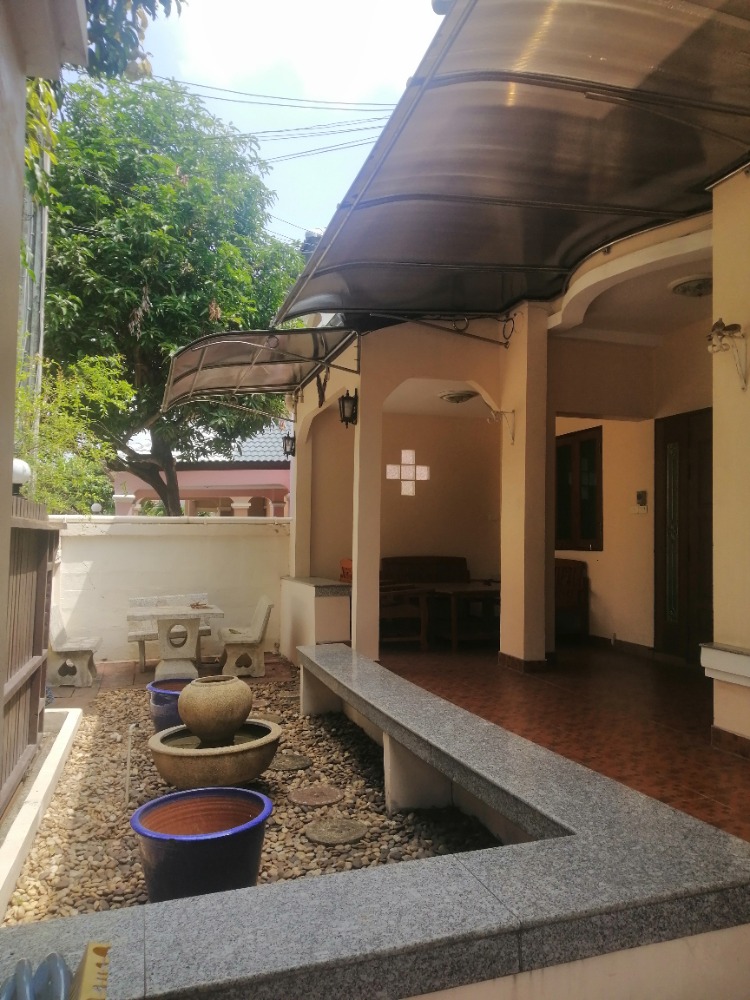 For RentHouseNawamin, Ramindra : For rent: 2-storey detached house, 55 sq m., 4 bedrooms, 2 bathrooms, Sukhaphiban 5 Road, opposite O-Ngoen Housing Estate.