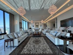 ให้เช่าคอนโดวิทยุ ชิดลม หลังสวน : Rental / Selling : Penhouse On The Residences At Sindhorn Kempinski Hotel Bangkok , 4 Bed 5 Bath 1 Maid's room , 513.68 Sq.m , 30+ Floor