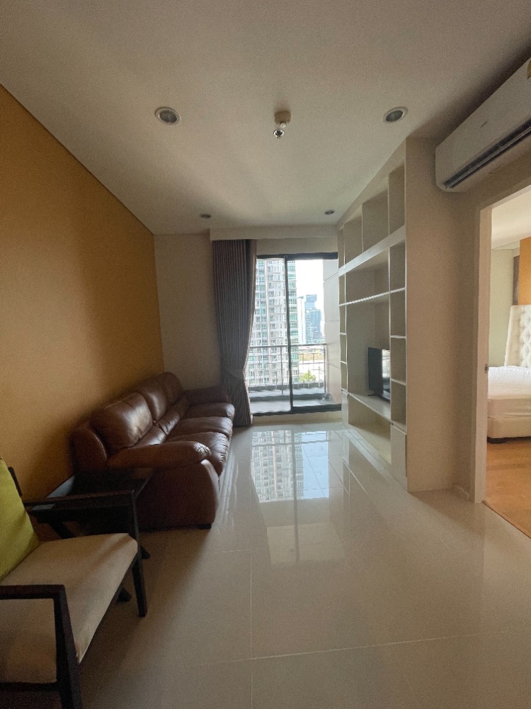 For RentCondoRama9, Petchburi, RCA : Villa Asoke, 1 bedroom, 52 sq m., 19th floor. 22000 baht/month, fully furnished.