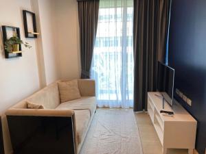 For RentCondoOnnut, Udomsuk : FOR RENT>> The Unique 62/1>> Room size 34 sq m., 4th floor, decorated and ready to move in. Fully furnished, good location, convenient travel, near BTS Bang Chak #LV-MO173