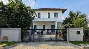 For SaleHouseBangna, Bearing, Lasalle : Single house for sale, Burasiri Village, Wongwaen-On Nut, price only 9,990,000 baht.