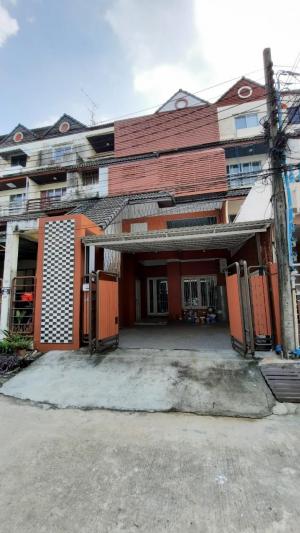For SaleTownhousePattanakan, Srinakarin : 🔥Townhouse for sale Warathorn Ville Village, Phatthanakan 44 🔥Ready to move in, 4 floors, area 31.5 sq m, usable area over 300 sq m.