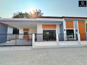 For SaleHouseKhon Kaen : Single house in Khon Kaen The last one before closing the project. Corner plot, lots of space, 62 sq m. Special price, free of all expenses. Good location next to the main road Nong Kung-Sila. No need to enter the alley, near Khon Kaen University, Srinaka