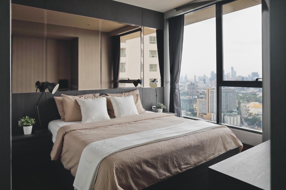For RentCondoSukhumvit, Asoke, Thonglor : About The Lumpini 24 The Lumpini 24-an exclusive condominium allows you to experience modern-luxury styles. It explores the new perfect living experience with the tranquil atmosphere where you can relax in the common are