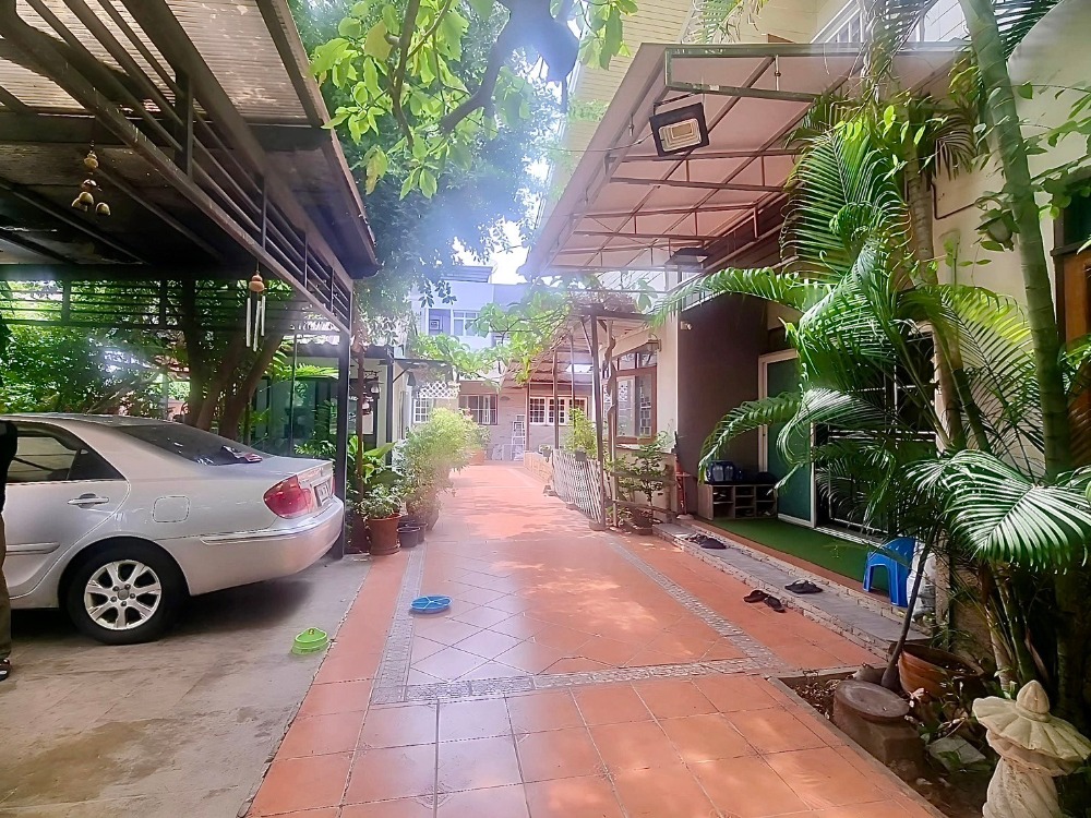 For SaleHouseChokchai 4, Ladprao 71, Ladprao 48, : WW114 for sale, 2 detached houses on the same area, Soi Lao Embassy (Detached house, Soi Lat Phrao 80)