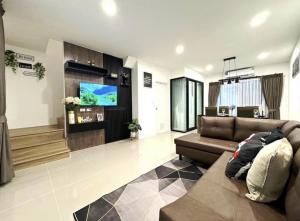 For RentTownhousePattanakan, Srinakarin : New house PATIO Srinakarin-Rama 9 Premium Townhome, fully furnished, ready to move in.