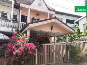 For SaleTownhouseNonthaburi, Bang Yai, Bangbuathong : Townhouse, Phetkasorn Village, Tiwanon, 32 sq m, 2 bedrooms, 2 bathrooms, price 2.5 million baht, behind the edge there is space on the side at the back.