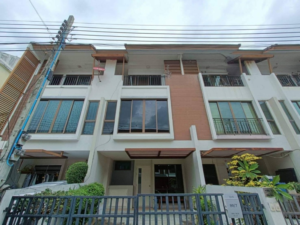 For RentTownhouseOnnut, Udomsuk : The Private Sukhumvit-Bangchak | 3 Storey, 180 sq.m., 23 sq.w. | 3 bedrooms | Only 800 meters from BTS Bangchak Skytrain station.