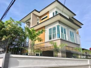 For SaleHouseRatchadapisek, Huaikwang, Suttisan : Beautiful villa for sale near Sutthisan - Ratchada Road, connecting to Lad Phrao Road