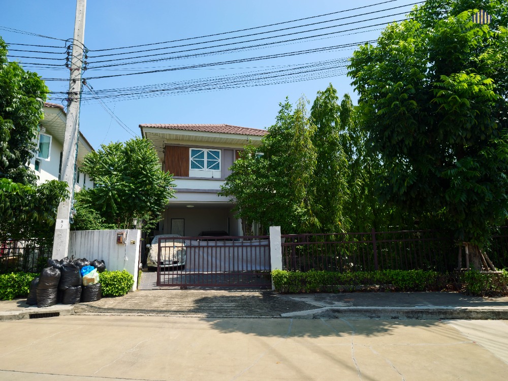 For SaleHouseNonthaburi, Bang Yai, Bangbuathong : Spacious area, next to the main road, for sale! Corner detached house, Supalai Parkville Village, Pinklao-Kanchana, good condition, spacious front of the house, convenient parking.