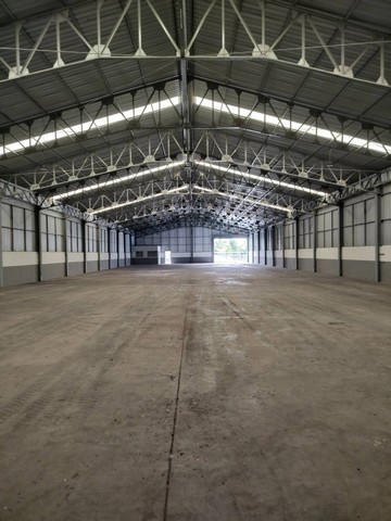 For RentWarehouseLadkrabang, Suwannaphum Airport : BS1329 Warehouse for rent, area 1,300 sq m. in the Lat Krabang Industrial Estate, suitable for a warehouse, factory. Warehouse for rent, area 1,300 sq m. in the Lat Krabang Industrial Estate, suitable for a warehouse, factory.