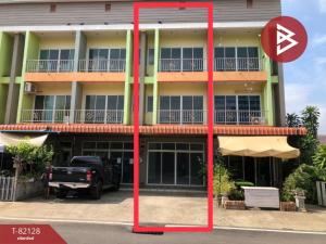 For SaleShophouseChachoengsao : Commercial building for sale, 3 floors, area 21 square meters, long plot, Chachoengsao, next to the road.