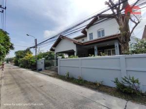 For RentHouseOnnut, Udomsuk : 2-story detached house for rent, area 90 sq w, usable area 220 sq m, 3 bedrooms, 3 bathrooms, 1 maids room in the back, partially furnished. Sukhumvit Road 101, near BTS, selling price 16.5 million baht, rent 35000 per month.