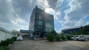 For SaleOfficeLadprao101, Happy Land, The Mall Bang Kapi : For Sale, 5-story office building for sale, Soi Pho Kaew (Lat Phrao 101), land 291 square wah, usable area 1,500 sq m, parking for 15 cars, there is a building + stock area and living rooms in the back.