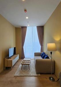 For RentCondoSukhumvit, Asoke, Thonglor : Condo for rent Noble BE 19, high floor *near MRT Sukhumvit