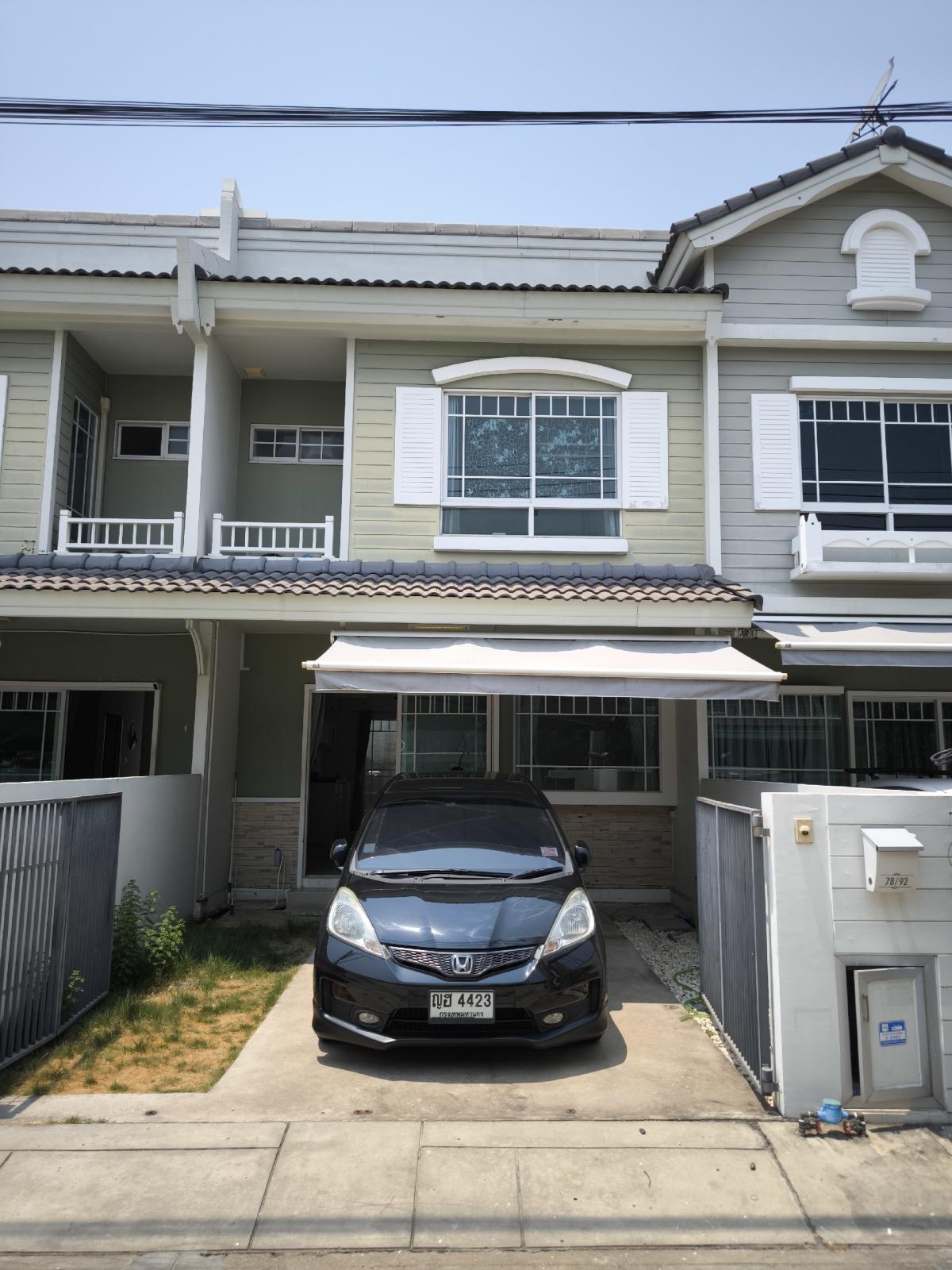 For RentTownhouseSamut Prakan,Samrong : House for rent, Townhome Indy Bangna KM.7, behind Mega Bangna Department Store. For rent at special price 15,500 baht only!!!!!