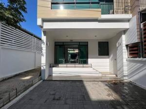 For RentTownhouseRama3 (Riverside),Satupadit : For rent, 4-story townhome, Up Town Village, Sathu Pradit, in the heart of the city, Rama 3, Chan Road.