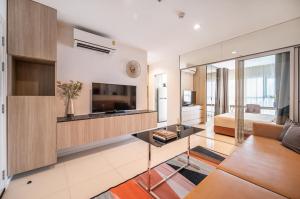 For RentCondoOnnut, Udomsuk : Condo for rent Aspire Sukhumvit 48, fully furnished. Ready to move in