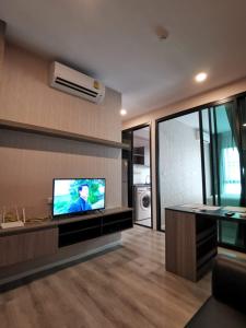 For RentCondoBangna, Bearing, Lasalle : FOR RENT>> Notting Hill Sukhumvit 105>> 4th floor, Building B, garden view, furniture with electrical appliances, near BTS Bearing #LV-MO207