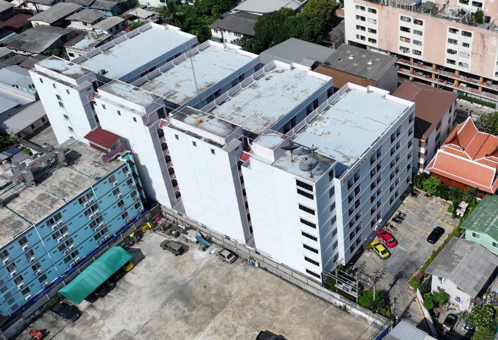 For SaleBusinesses for saleRama9, Petchburi, RCA : Can make a profit of 2 million per month!! Apartment for sale, 4 buildings, 385 rooms, almost 2 rai!! Pracha Songkroh 22 near MRT Huai Khwang, Ratchadaphisek 7, next to the University of the Thai Chamber of Commerce!!