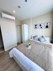 For RentCondoOnnut, Udomsuk : For rent at THE SKY SUKHUMVIT Negotiable at @home123 (with @ too)