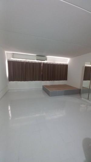 For RentCondoChaengwatana, Muangthong : Condo for rent, popular project, newly renovated, building C9, studio room with ensuite bathroom, size 28.4 sq m. - with furniture, air conditioner, wardrobe, table with chairs as shown in the picture, rent 4,000 baht per month.