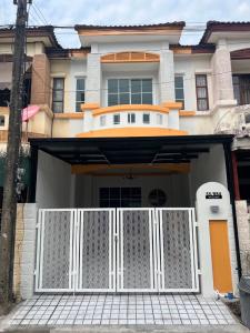 For SaleHousePathum Thani,Rangsit, Thammasat : 2-story townhome, Parichat Village 345, beautiful house, newly renovated, minimalist style, good location, close to Central WestGate, only 15 minutes.