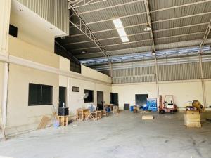 For RentWarehouseLadkrabang, Suwannaphum Airport : BS1335 2 warehouses for rent, area 1,024 sq m, Chaloem Phrakiat Rama 9, Soi 62, suitable for a warehouse.
