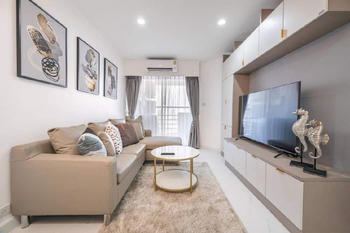 For RentCondoSukhumvit, Asoke, Thonglor : Condo for rent: 2 bedrooms 1 bathroom for 70 sqm. on 31st floor with bathtub.With fully furnished and electrical appliances.Just 600 m. to BTS Phromphong , 630 m. to Emporium , 400 m. to The first step International Kindergarten , 770 m. to Kids Kingdom