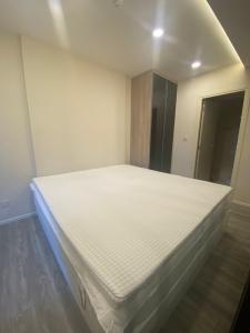 For RentCondoOnnut, Udomsuk : 🌈For rent IKON 77 washing machine with built-in dryer. ,Special bed with cool topper There is storage under the bed. Complete with electrical appliances and furniture, beautiful room, close to the BTS and department stores, there is a shuttle, good common