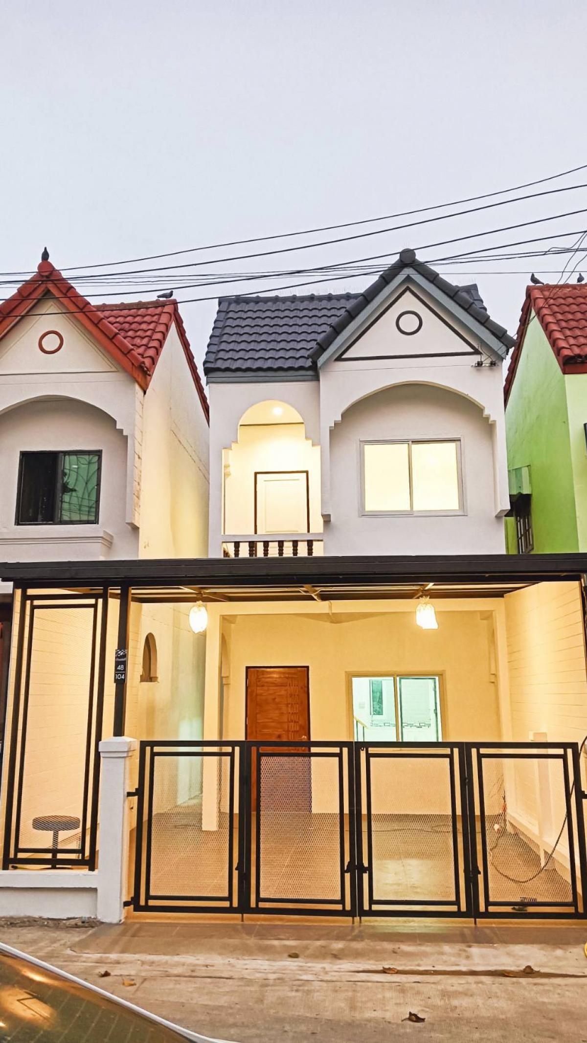 For SaleTownhouseMin Buri, Romklao : For sale (co-agent accepted) townhouse/townhome lower than market price Separated independent wall from neighbors, 2 floors (2 bedrooms, 2 bathrooms), 20 square wah, good location in Nong Chok, Sangkha Santisuk 32.