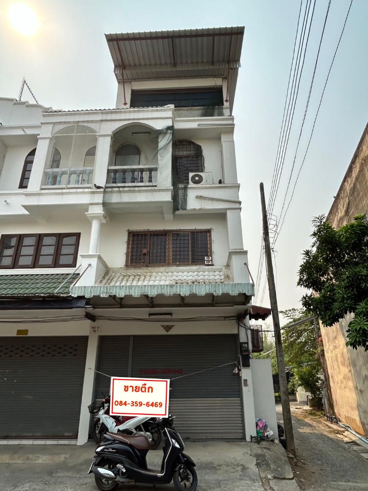 For SaleShophouseChiang Mai : 4-story commercial building for sale in the heart of San Kamphaeng District, near the market and Subdistrict Health Promoting Hospital. San Kamphaeng price 2.2 million baht