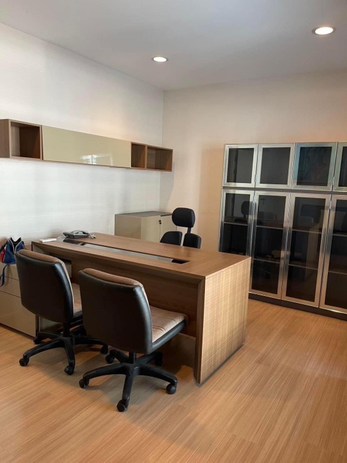For RentTownhouseRamkhamhaeng, Hua Mak : Townhome for rent in the middle of the city, Rama 9, Ramkhamhaeng  for use as an office or for living  Corner room, area 27 sq m, 3 storey house, usable area 165 sq m