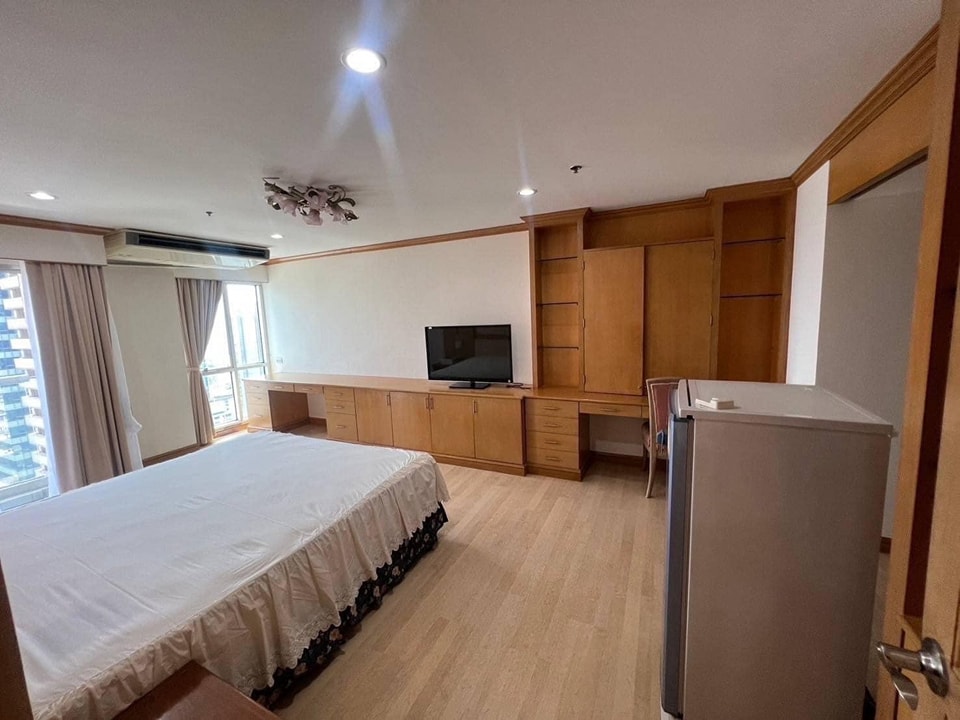 For RentCondoSilom, Saladaeng, Bangrak : SLSW101 Condo  Silom Suites 25th floor, city view, 110 sq m., 3 bedrooms, 2 bathrooms, 1 living room, 2 parking spaces, 40,000 baht. 095-392-5645