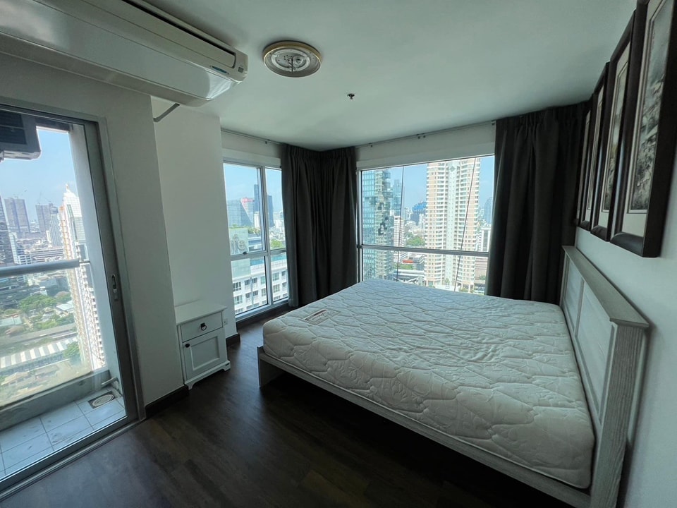 For RentCondoSilom, Saladaeng, Bangrak : SLSW102 Condo Silom Suites 25th floor, city view, 50 sq m., 1 bedroom, 1 bathroom, 1 living room, 1 parking space, 15,000 baht. 095-392-5645