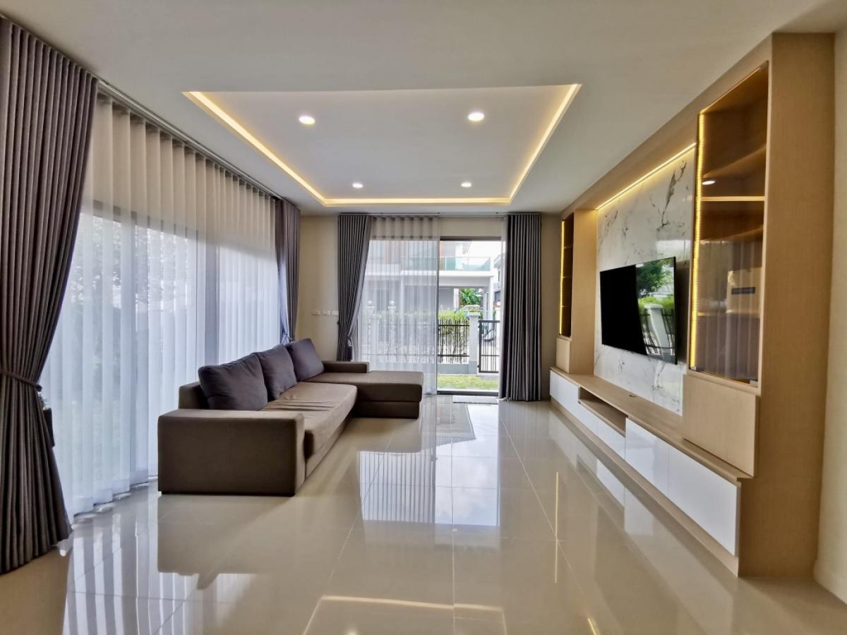 For RentHouseLadkrabang, Suwannaphum Airport : 🌟For rental Detached House Perfect Place Sukhumvit 77 . Detached House 2 storeys 3 bedrooms / 3 bathrooms. Fully furnished. Nearby Robinson Ladkrabang🔑Rental Fee 50,000 THB / Month