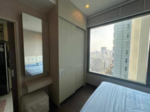 For RentCondoRama9, Petchburi, RCA : QAK102 Q Asoke, 31st floor, city view, 31 sq m., 1 bedroom, 2 bathrooms, 20,000 baht. 099-251-6615