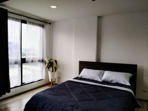 For RentCondoRama9, Petchburi, RCA : FOR RENT>> Rise Rama9>> Spacious room, fully furnished, 8th floor, near the Orange Line. Pradit Manutham Station / Airport Link Ramkhamhaeng #LV-MO233