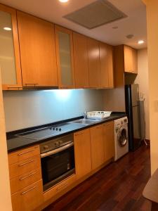 For RentCondoSathorn, Narathiwat : Condo for rent: Ascott Sky Villas, corner room (S03-1762)