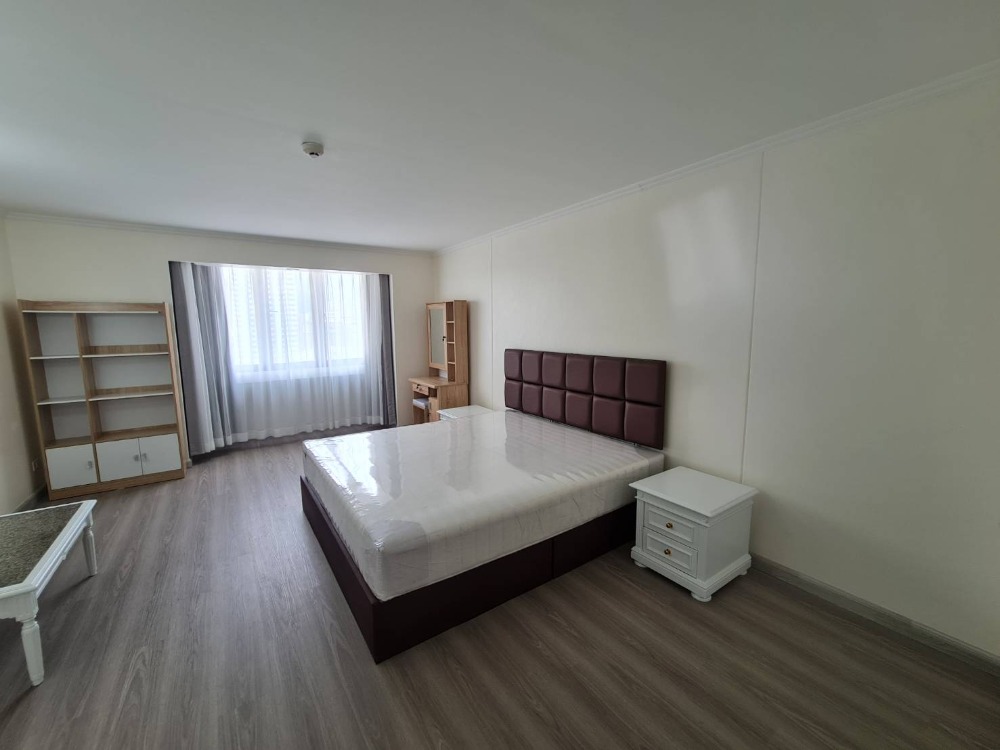 For RentCondoNana, North Nana,Sukhumvit13, Soi Nana : For rent: Omni Tower, newly renovated room, very beautiful, just bring your bags and move in.