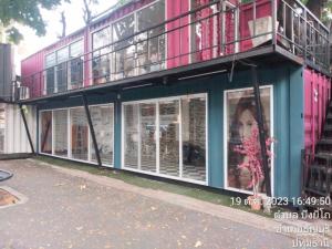 For RentRetailPathum Thani,Rangsit, Thammasat : #Space for rent in Thara Avenue Community Mall, Rangsit, Khlong 3, container zone ✅ Room size 30 sq m. 10,000 baht per room, only the ground floor room is available, suitable for eyebrow tattooing business, nail art, selling clothes, shoes, beauty salon.