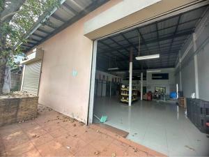For RentWarehouseVipawadee, Don Mueang, Lak Si : RK458 Warehouse for rent 200 square wah, 600 square meters, 2 meeting rooms, 2 office rooms, 2 bedrooms, 3 bathrooms, 1 kitchen, counter, complete kitchen appliances, around Songprapa, Si Kan, Don Mueang.