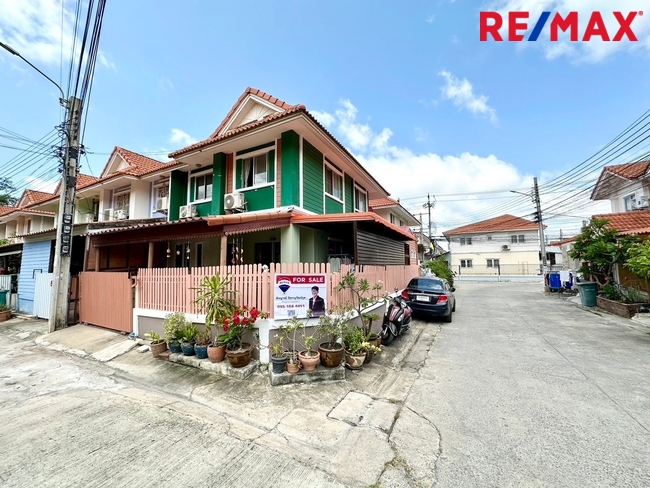 For SaleTownhouseRathburana, Suksawat : Townhome for sale in Thung Khru Phanali Village, Pracha Uthit 90 (corner house), beautifully decorated, good condition.