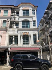 For SaleTownhouseYothinpattana,CDC : 4-story townhouse for sale in the village in the middle of Rama 9-Lat Phrao. Near the Wang Thonglang community, Bangkok