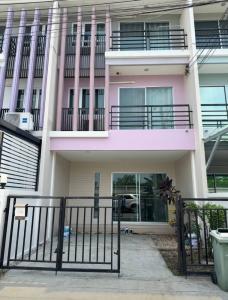 For RentTownhouseRama5, Ratchapruek, Bangkruai : Townhome for rent, 3 floors, next to The Walk Ratchaphruek, private zone, in front of the house, wont hit anyone, near Denla Kindergarten School, Rama 5, near Central Westville, furniture as shown, ready to move in.