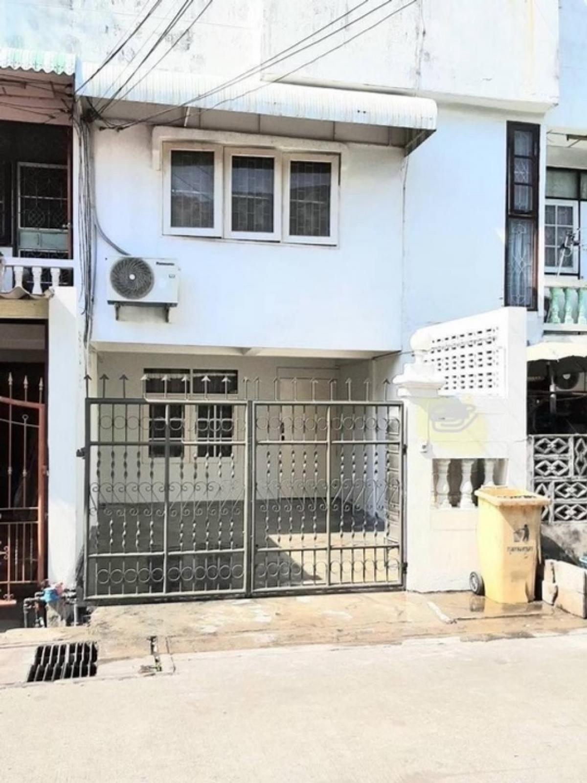 For RentTownhouseOnnut, Udomsuk : 2-story townhouse for rent, located on Soi On Nut 50.