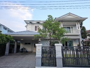 For SaleHouseSamut Prakan,Samrong : Single house for sale next to Srinakarin Road, Nantawan Srinakarin Village, convenient travel, access to the expressway from the front of the village (H24051)