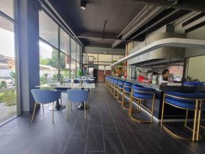 ให้เช่าร้านค้า ร้านอาหารพระราม 9 เพชรบุรีตัดใหม่ RCA : Restaurant & Bar for rent in Phetburi, Call: 0966965333 Line: @Lennox