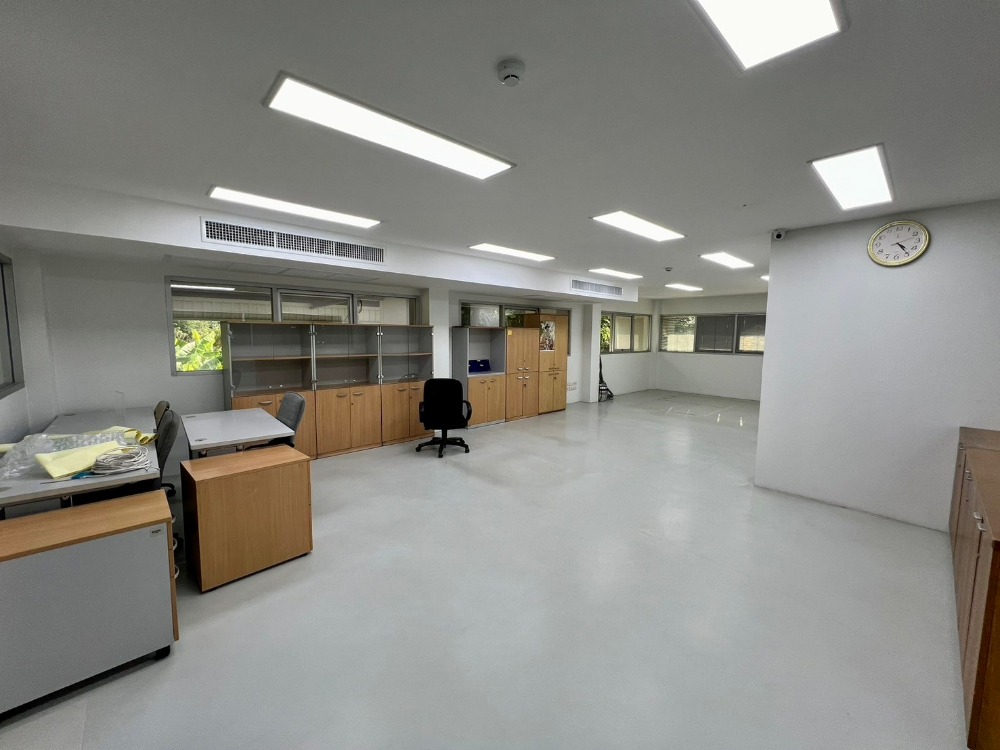 For RentOfficeLadprao101, Happy Land, The Mall Bang Kapi : Urgent office for rent, Lat Phrao 101- Nawamin, with furniture. The atmosphere is very quiet. Move in immediately