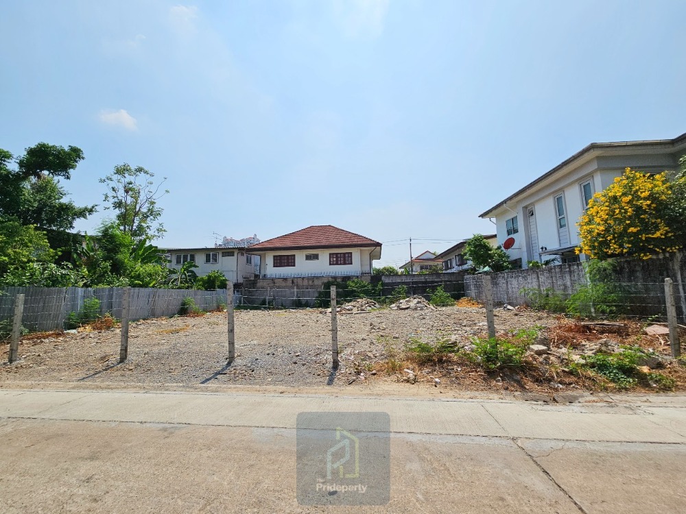 For SaleLandLadprao101, Happy Land, The Mall Bang Kapi : Empty land for sale, 92 sq m, Soi Lat Phrao 110, beautiful plot, wide frontage, near BTS Yellow Line.